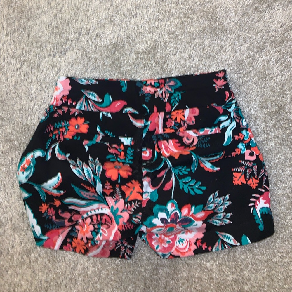 New York & Company Stretch Black & Red High Wist shorts size XS - Picture 8 of 8